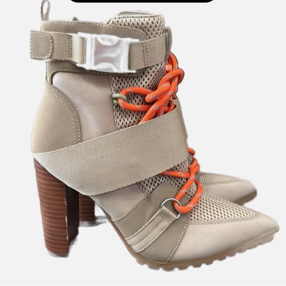 Steve Madden Shoes - Steve Madden Illusion tan lace up pointed toe heel lug boots buckle NWT